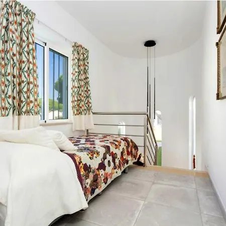 Villa Sleeps 7 Pool Air Con Wifi